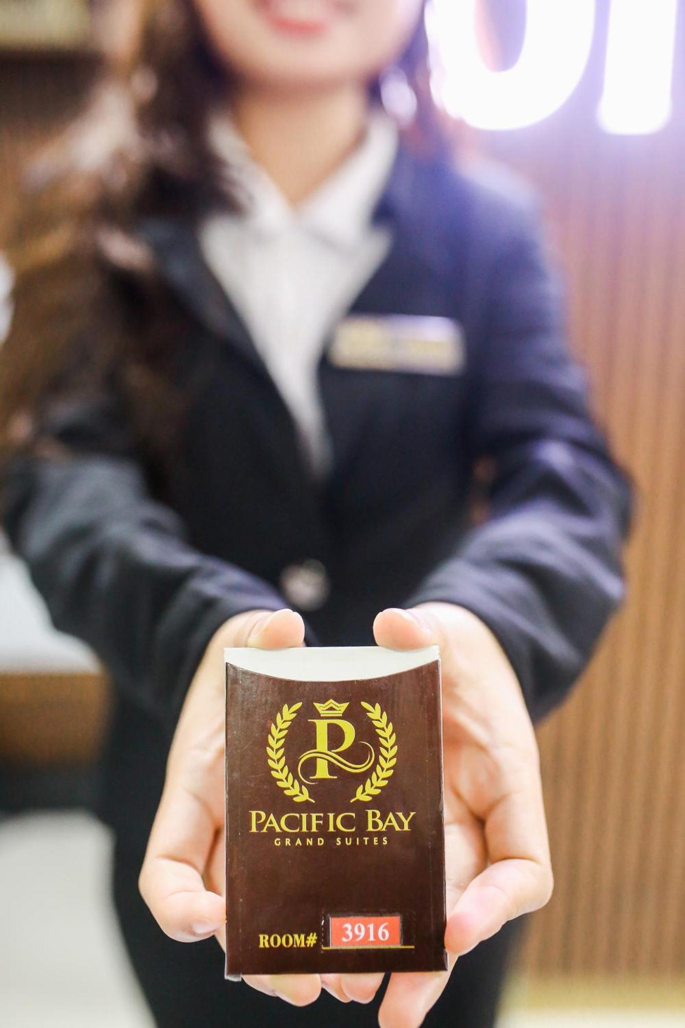 Pacific Bay Grand Suites Manila Esterno foto