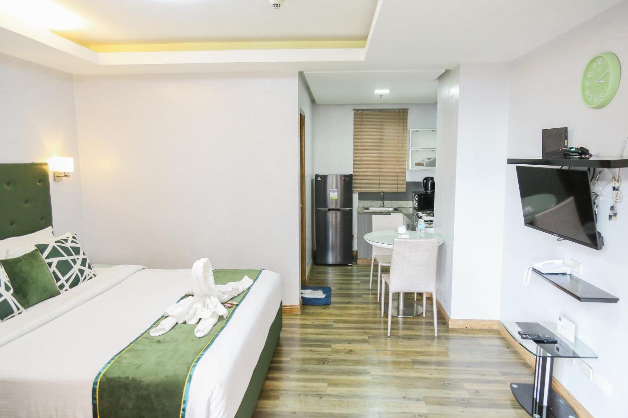 Pacific Bay Grand Suites Manila Esterno foto