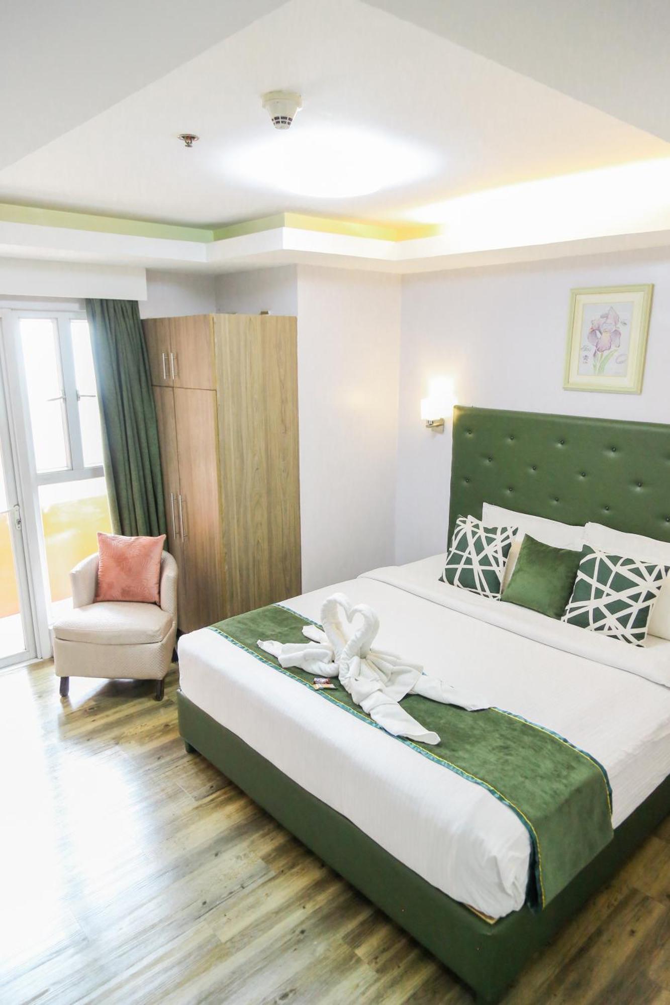 Pacific Bay Grand Suites Manila Esterno foto